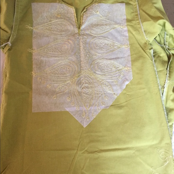 Beautiful blouse from overseas. Never worn - Picture 5 of 5